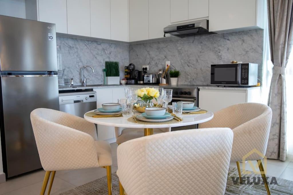 Veluxa - Luxury And Bright 1 Bedroom Apartment, Burj View! Dubai Exteriör bild