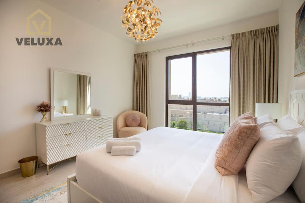 Veluxa - Luxury And Bright 1 Bedroom Apartment, Burj View! Dubai Exteriör bild