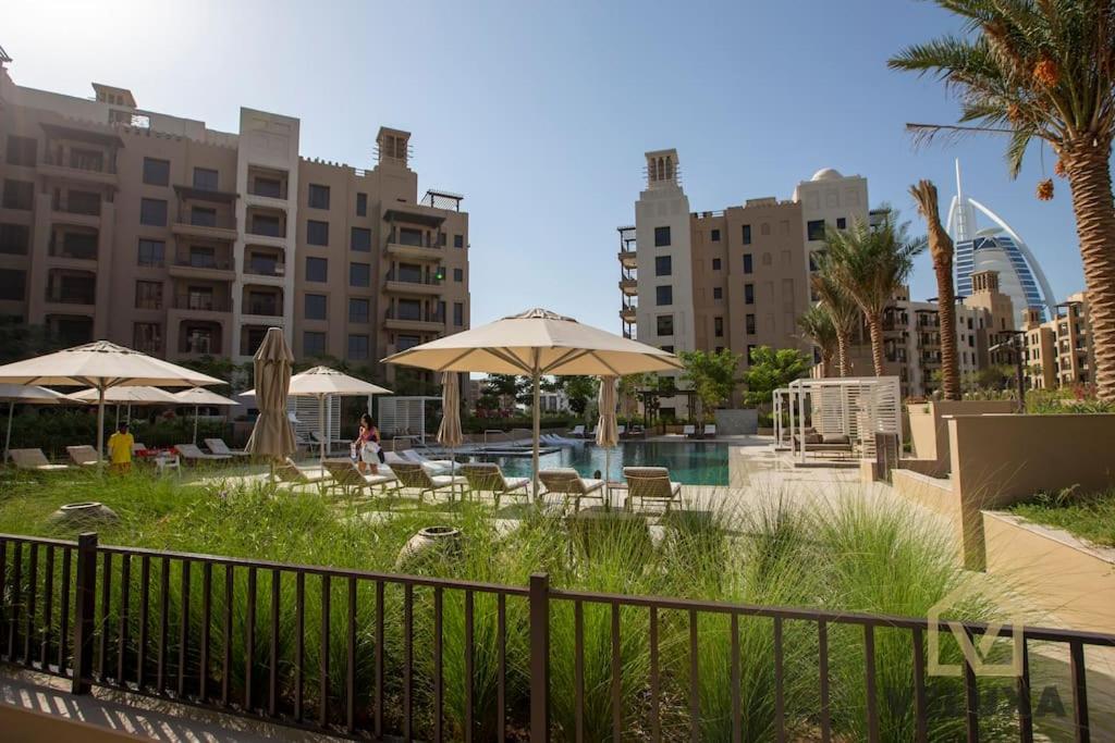 Veluxa - Luxury And Bright 1 Bedroom Apartment, Burj View! Dubai Exteriör bild